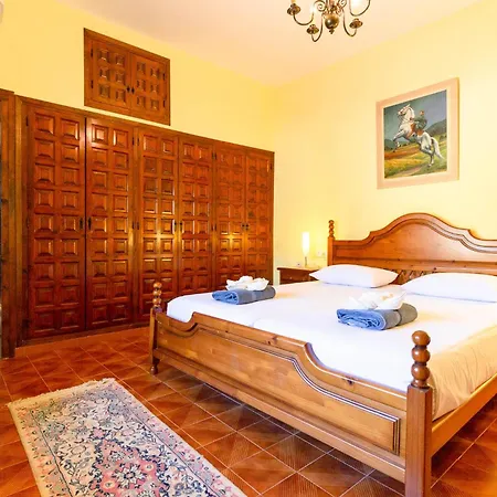 Ref 147) 10 Persons Кальпе