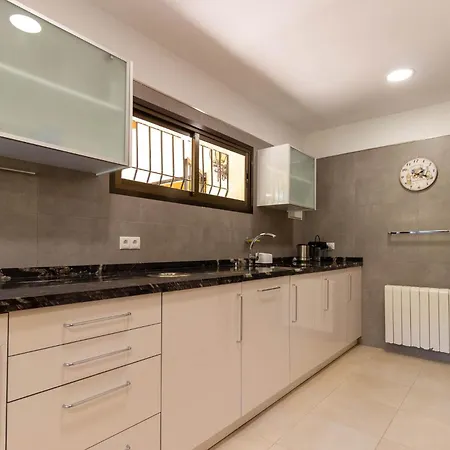 Ref 147) 10 Persons Вилла