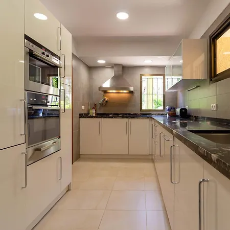 Ref 147) 10 Persons Вилла *