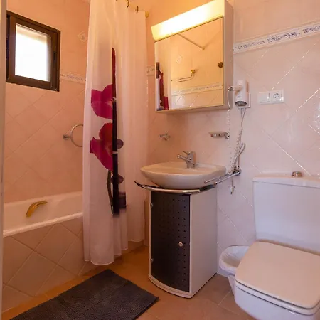 Вилла Ref 147) 10 Persons *